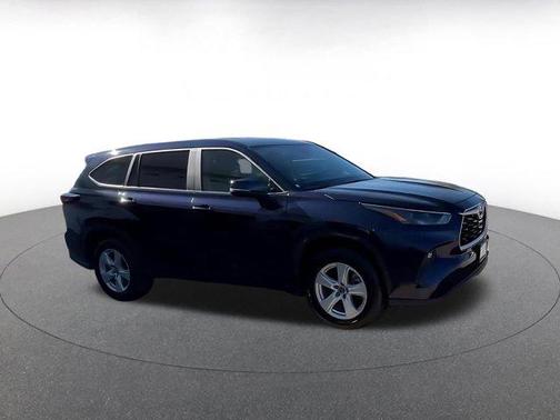 2025 Toyota Highlander LE