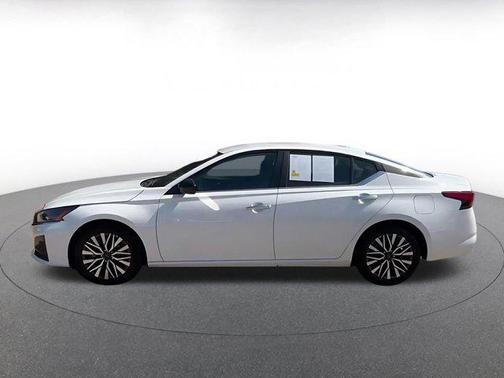 Glacier White 2025 Nissan Altima SV FWD