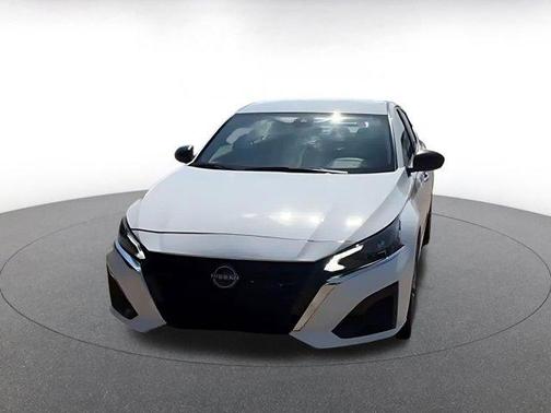 Glacier White 2025 Nissan Altima SV FWD