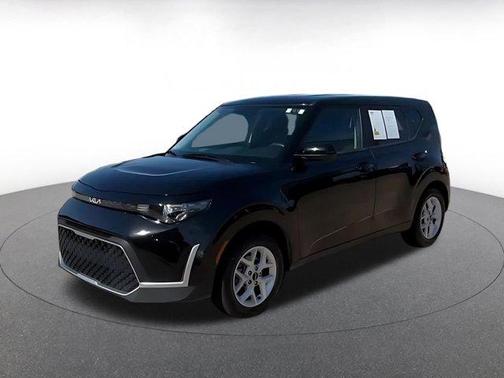 Fusion Black 2025 Kia Soul LX