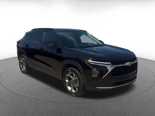 Mosaic Black Metallic 2025 Chevrolet Trax LT