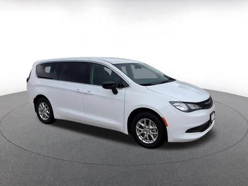 2024 Chrysler Voyager LX