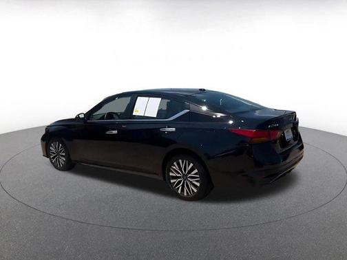 Super Black 2025 Nissan Altima SV FWD
