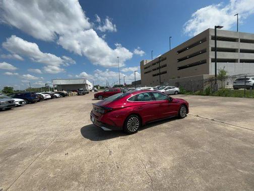2024 Hyundai SONATA Hybrid SE