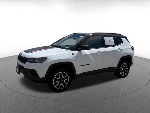 Bright White Clearcoat 2025 Jeep Compass Trailhawk