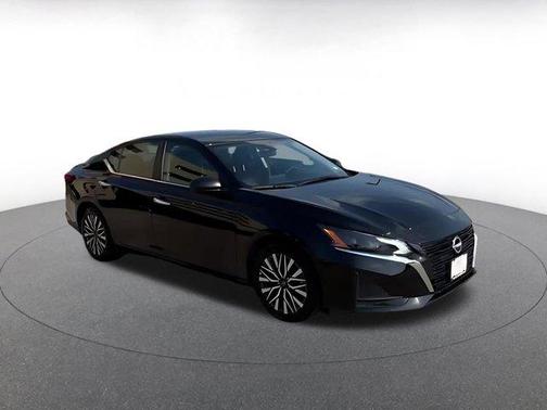 Super Black 2025 Nissan Altima SV FWD
