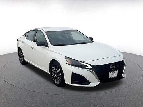 Glacier White 2025 Nissan Altima SV FWD