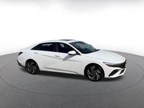 2025 Hyundai ELANTRA SEL