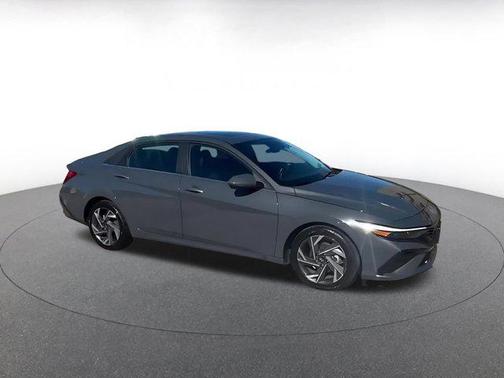 2025 Hyundai ELANTRA SEL