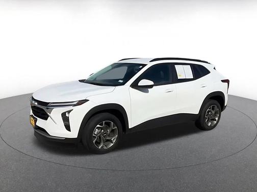 Summit White 2025 Chevrolet Trax LT