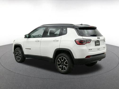 Bright White Clearcoat 2025 Jeep Compass Trailhawk