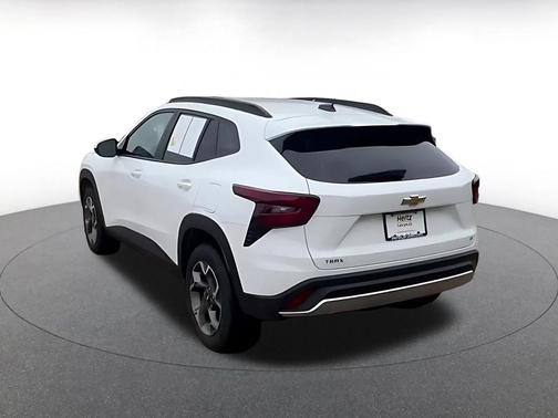 Summit White 2025 Chevrolet Trax LT