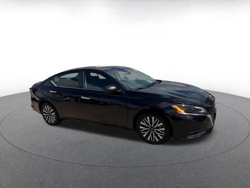 Super Black 2025 Nissan Altima SV FWD