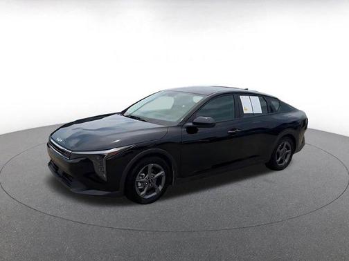 Aurora Black Pearl 2025 Kia K4 LXS