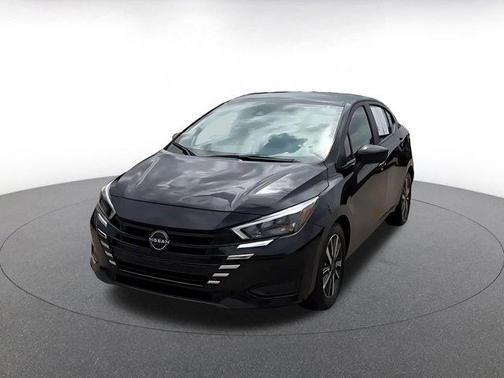 Super Black 2025 Nissan Versa 1.6 SV