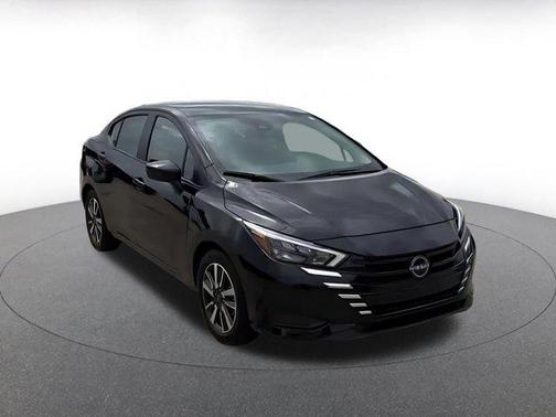 Super Black 2025 Nissan Versa 1.6 SV
