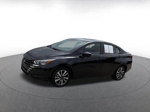 Super Black 2025 Nissan Versa 1.6 SV