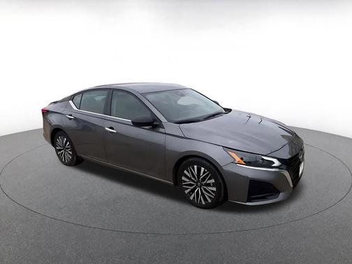 Super Black 2025 Nissan Altima SV FWD