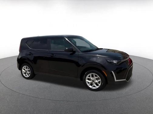 Fusion Black 2025 Kia Soul LX