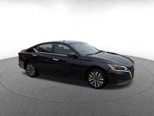 Super Black 2025 Nissan Altima SV FWD