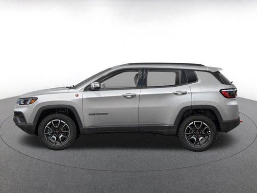 Silver Zynith Metallic Clearcoat 2025 Jeep Compass Trailhawk