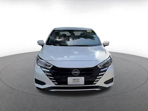 Aspen White Tricoat 2025 Nissan Versa 1.6 SV
