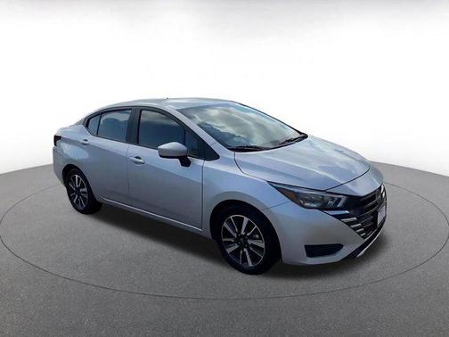 Brilliant Silver Metallic 2025 Nissan Versa 1.6 SV