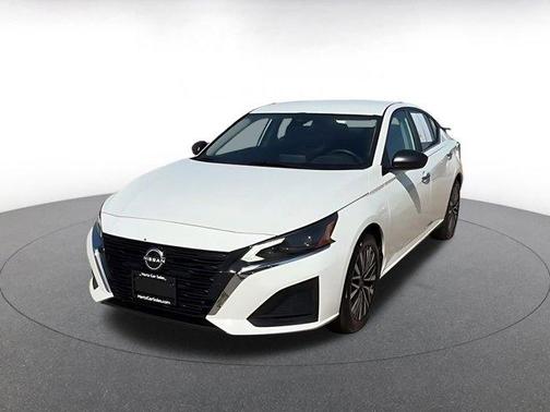 Glacier White 2025 Nissan Altima SV FWD