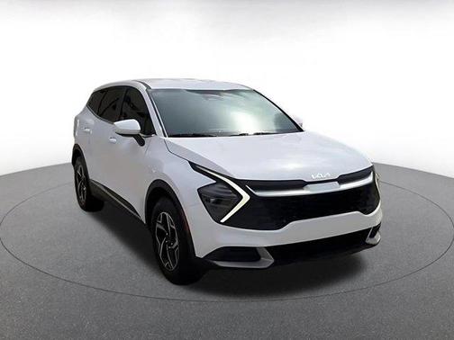 Glacial White Pearl 2025 Kia Sportage LX