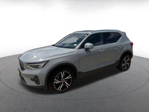2024 Volvo XC40 CORE