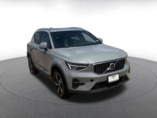 2024 Volvo XC40 CORE