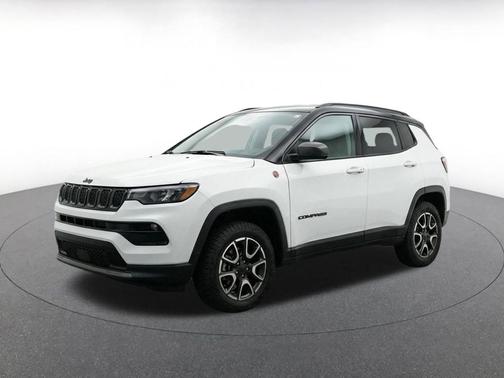 Bright White Clearcoat 2025 Jeep Compass Trailhawk