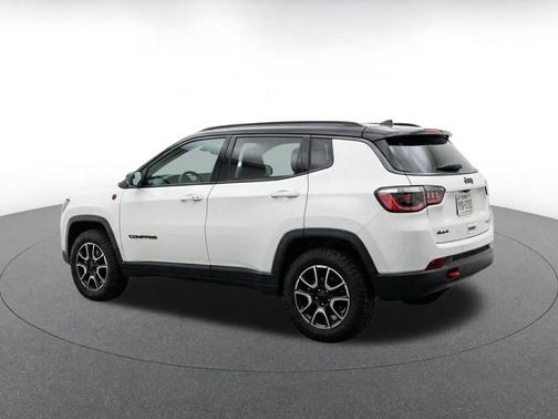Bright White Clearcoat 2025 Jeep Compass Trailhawk