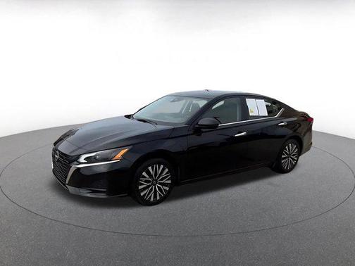 Super Black 2025 Nissan Altima SV FWD