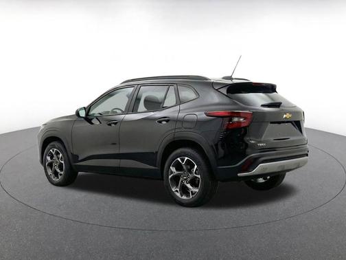 Mosaic Black Metallic 2025 Chevrolet Trax LT