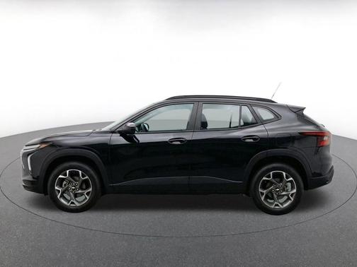 Mosaic Black Metallic 2025 Chevrolet Trax LT