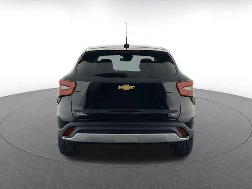 Mosaic Black Metallic 2025 Chevrolet Trax LT