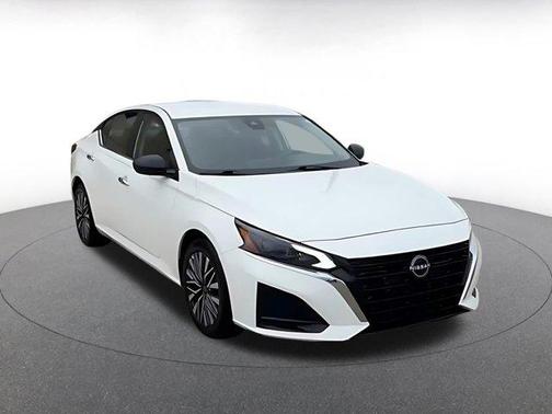 Glacier White 2025 Nissan Altima SV FWD