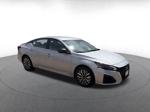 Brilliant Silver Metallic 2025 Nissan Altima SV FWD