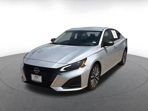 Brilliant Silver Metallic 2025 Nissan Altima SV FWD