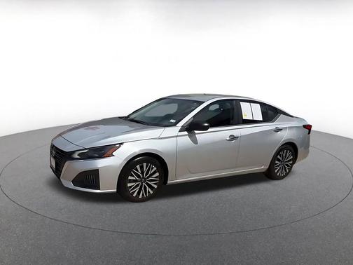 Brilliant Silver Metallic 2025 Nissan Altima SV FWD