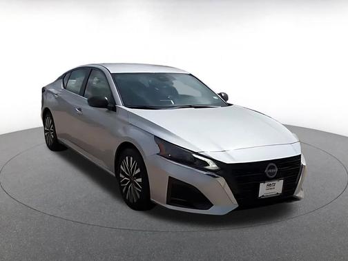 Brilliant Silver Metallic 2025 Nissan Altima SV FWD