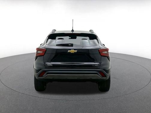 Mosaic Black Metallic 2025 Chevrolet Trax LT