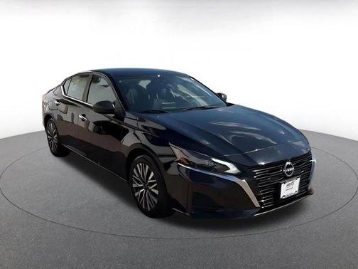 Super Black 2025 Nissan Altima SV FWD
