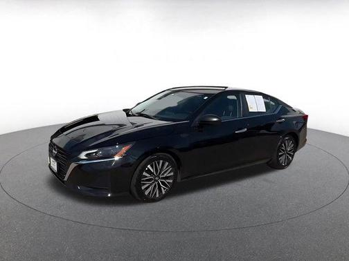 Super Black 2025 Nissan Altima SV FWD