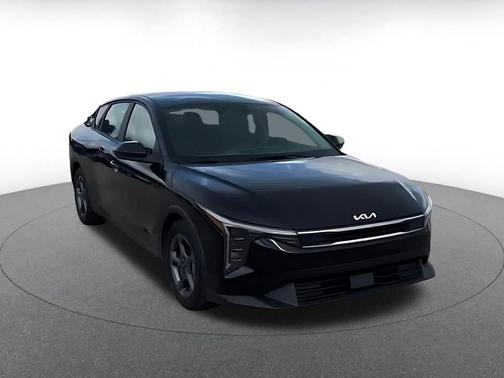 Aurora Black Pearl 2025 Kia K4 LXS