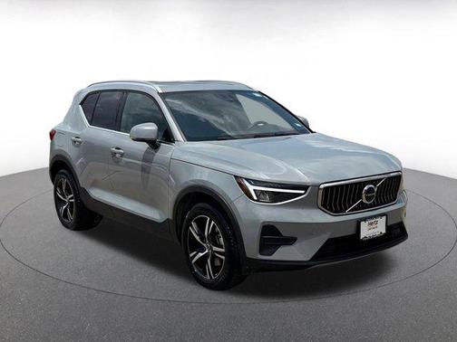 2024 Volvo XC40 CORE