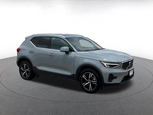 2024 Volvo XC40 CORE