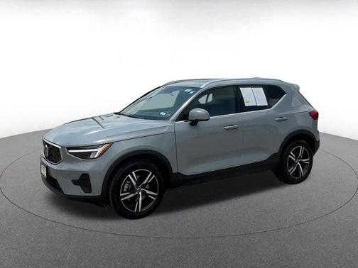 2024 Volvo XC40 CORE