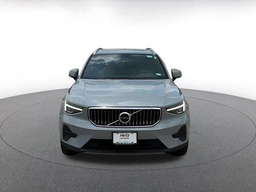 2024 Volvo XC40 CORE